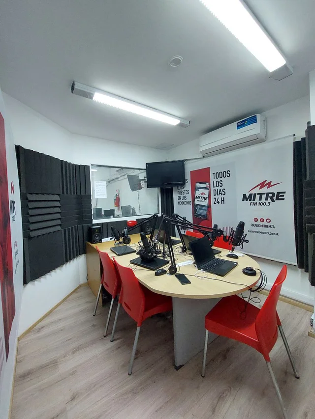 Estudio de Radio Mitre en Mendoza, con sus interiores renovados